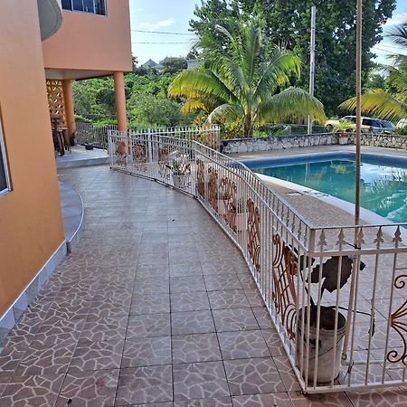 Chaudhry Holiday House Монтего Бей Екстериор снимка