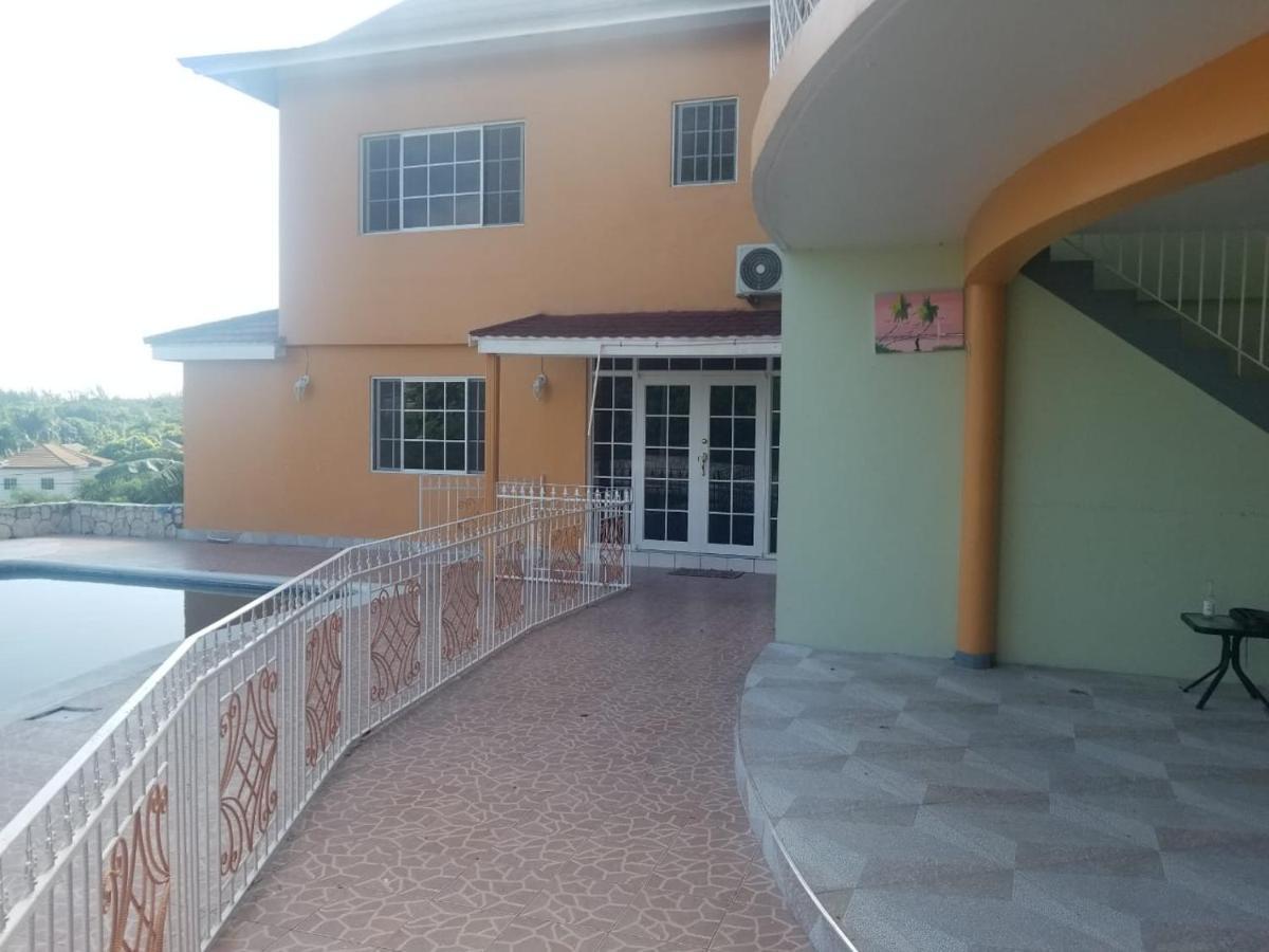 Chaudhry Holiday House Монтего Бей Екстериор снимка