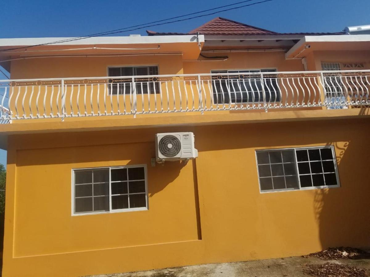 Chaudhry Holiday House Монтего Бей Екстериор снимка