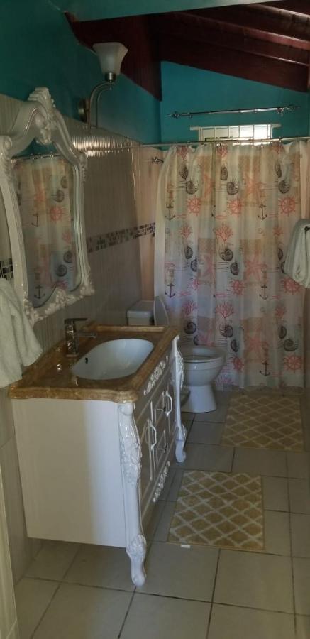 Chaudhry Holiday House Монтего Бей Екстериор снимка