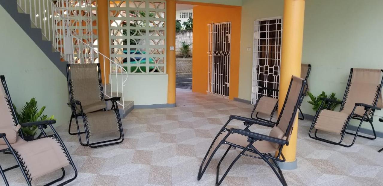Chaudhry Holiday House Монтего Бей Екстериор снимка