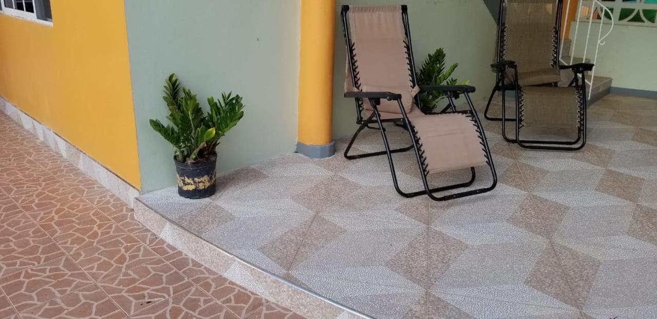 Chaudhry Holiday House Монтего Бей Екстериор снимка
