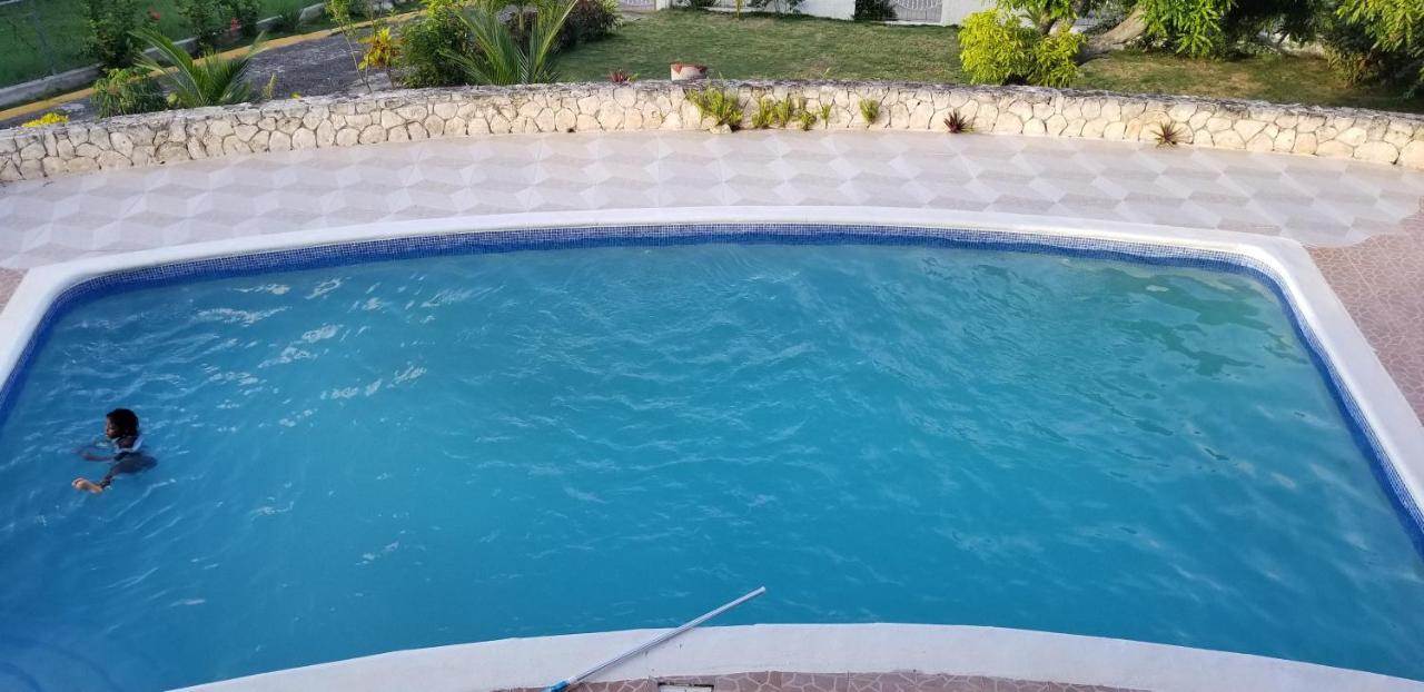 Chaudhry Holiday House Монтего Бей Екстериор снимка