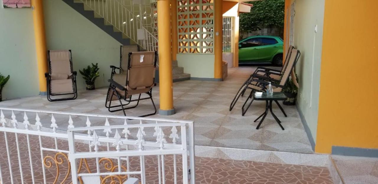Chaudhry Holiday House Монтего Бей Екстериор снимка
