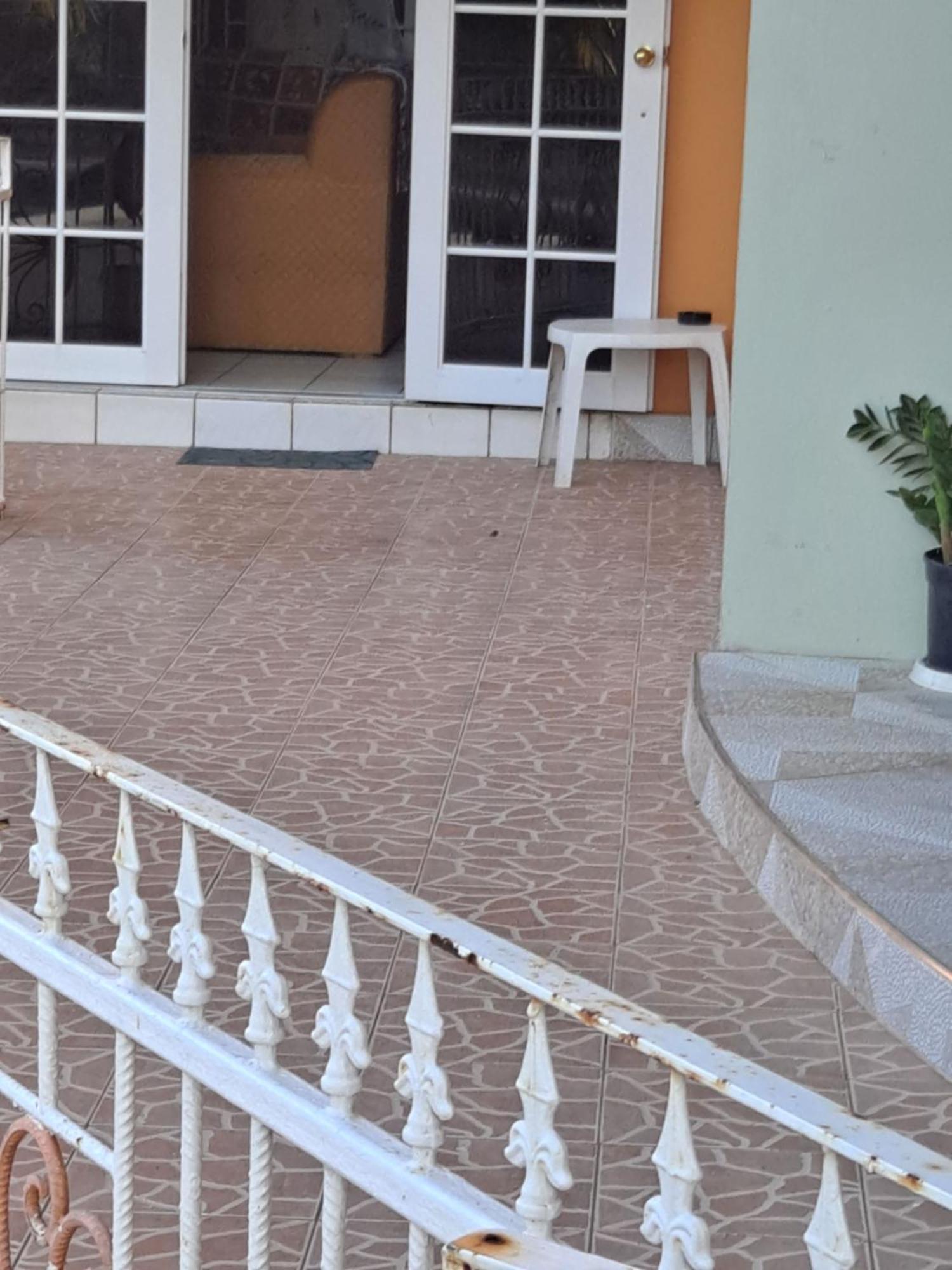 Chaudhry Holiday House Монтего Бей Екстериор снимка