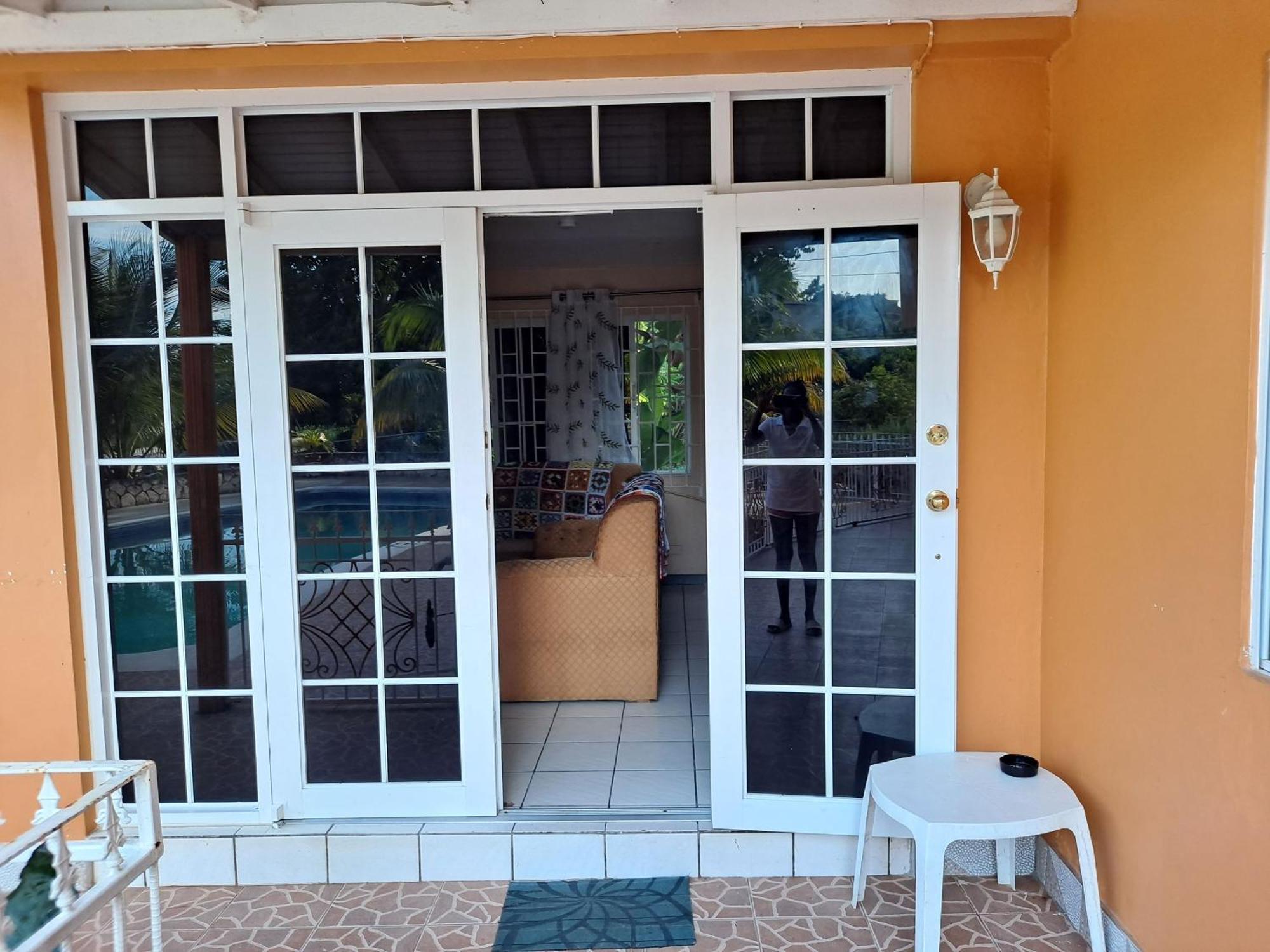 Chaudhry Holiday House Монтего Бей Екстериор снимка