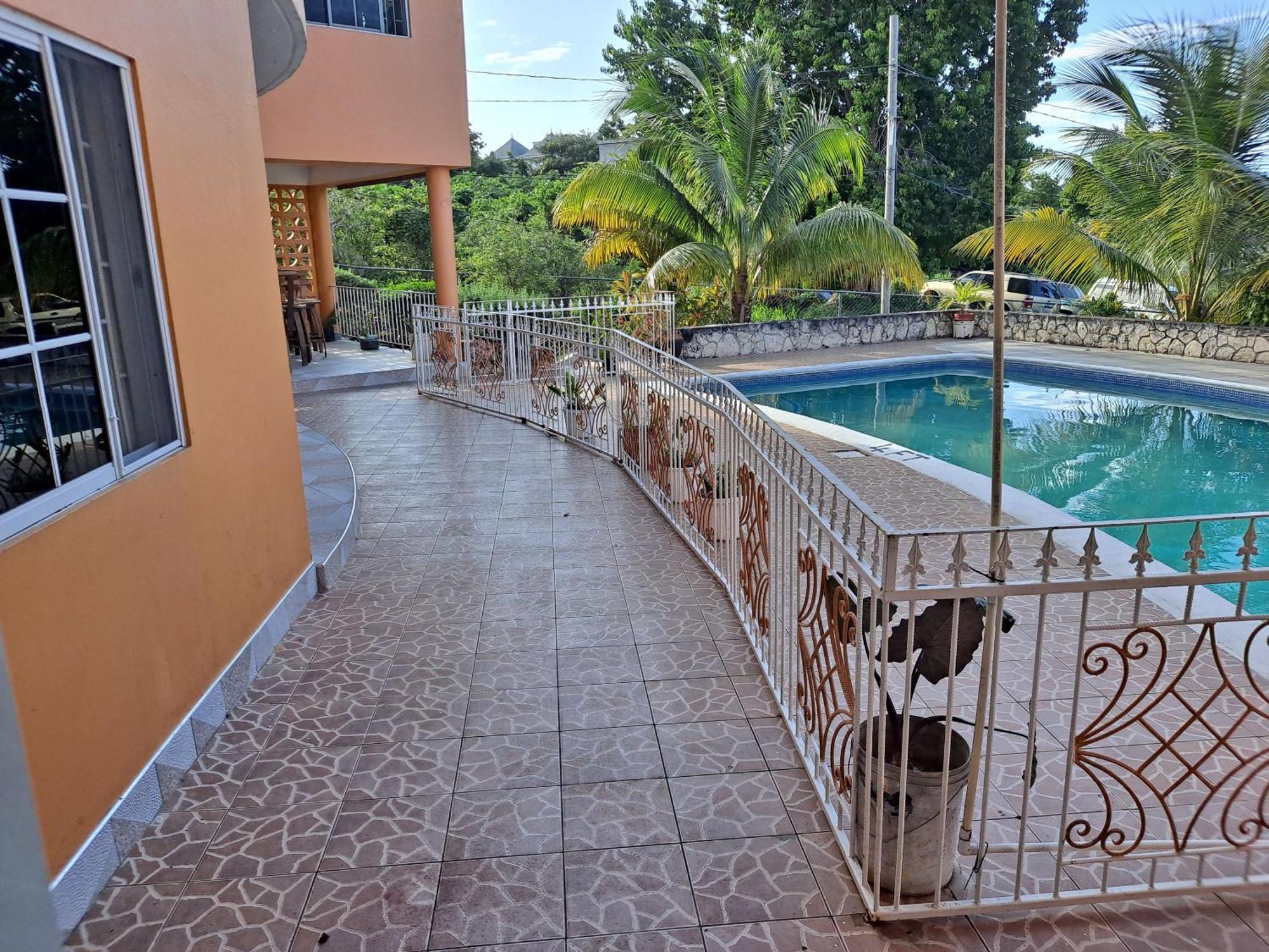 Chaudhry Holiday House Монтего Бей Екстериор снимка